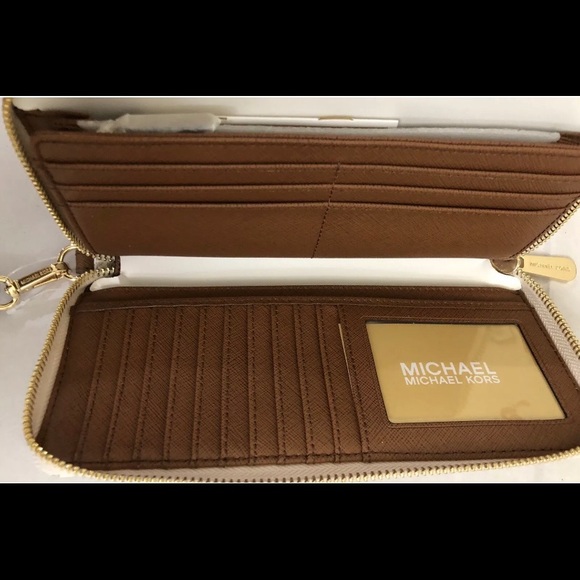 💕🛍 NEW💕 NWT MICHAEL KORS WALLET - Picture 5 of 8